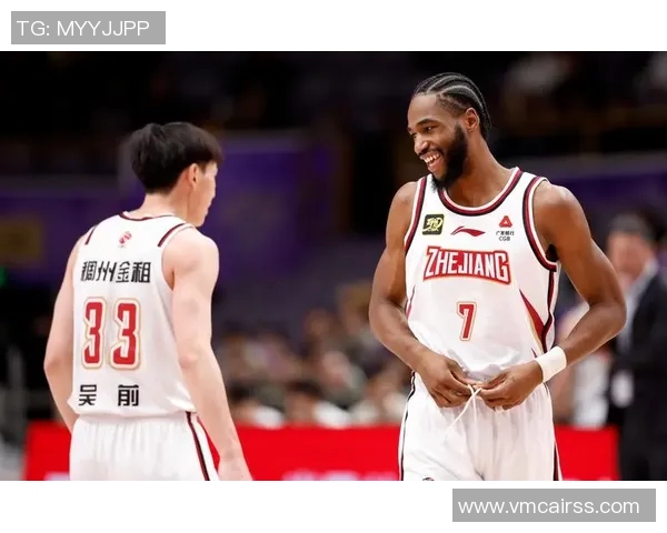 CBA激战山东男篮迎战青岛队期待精彩对决与球员表现的巅峰较量 CBA激战山东男篮迎战青岛队期待精彩对决与球员表现的巅峰较量